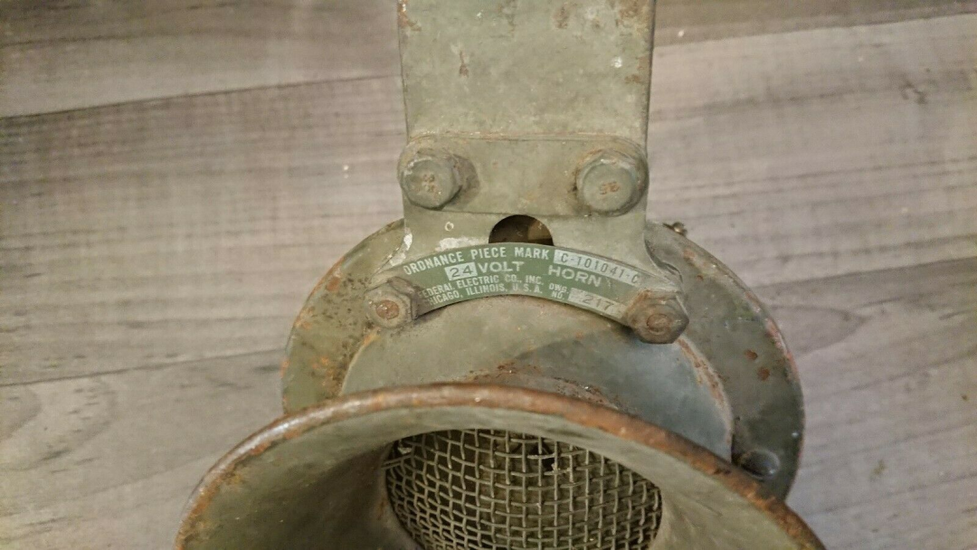 Oryginalny sygnał dźwiękowy do niszczyciela czołgów M36 Jackson również przekazany przez Pana Adama